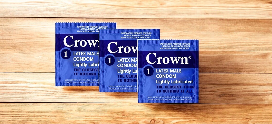Skinsless Skin prezervatīvi Crown prekės ženklo puslapio iliustracija